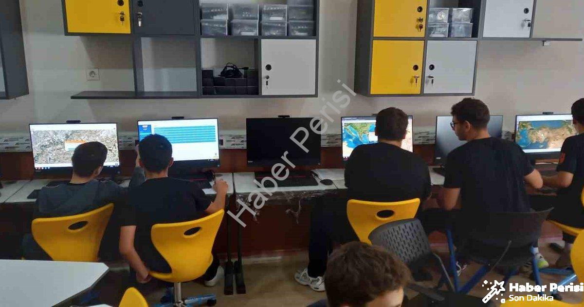 "Söke Anadolu Lisesi’nde Dijital Çağ: Yenilikçi Eğitim Sınıfı Açıldı" başlıklı haber için fotorealis