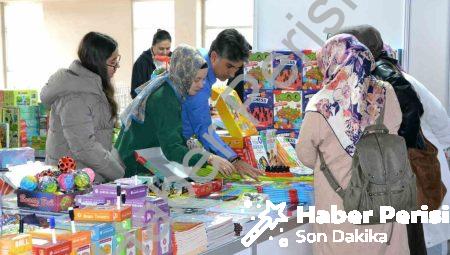 Manisa’da Edebiyat Rüzgarı: 8. Kitap Fuarı Törenle Kapılarını Açtı