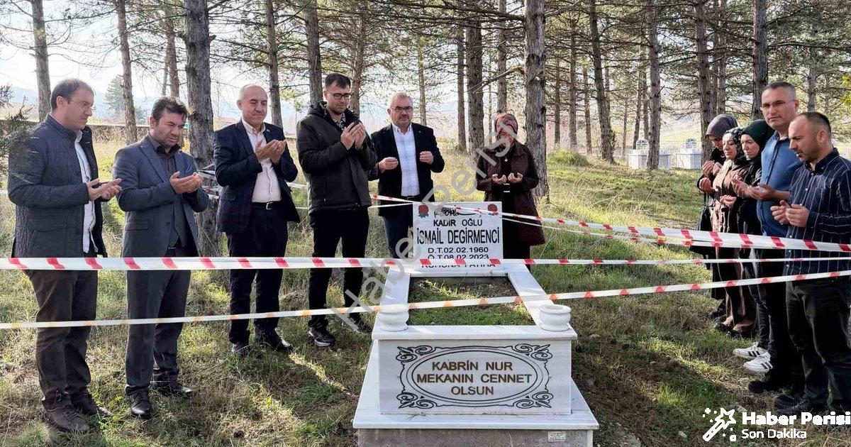 "Hisarcık'ta Eğitim Neferine Vefa: Öğretmenler Eski Müdürlerini Andı" başlıklı haber için fotorealis