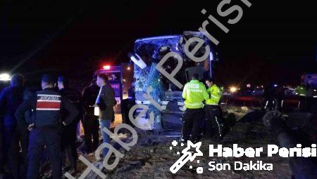 Denizli’de Feci Kaza: Otobüsle Minibüs Çarpıştı, Can Pazarı Yaşandı