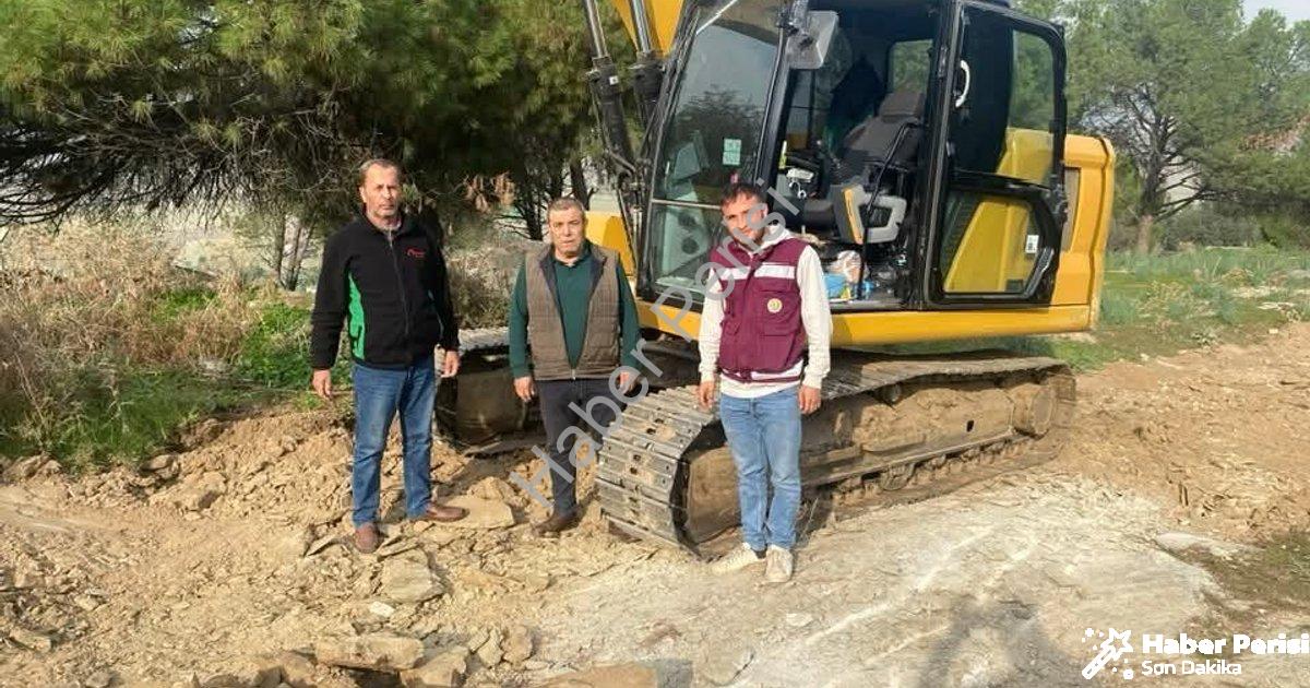 "Burunköy Ormanları Koruma Altında: Yangın Yolları Açılıyor" başlıklı haber için fotorealistik, prof