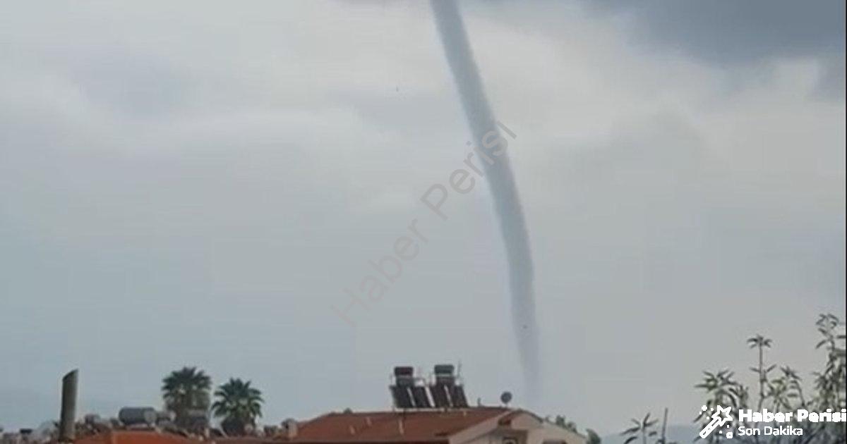 "Marmaris Kıyılarında Görülen Hortum Dehşete Düşürdü!" başlıklı haber için fotorealistik, profesyone