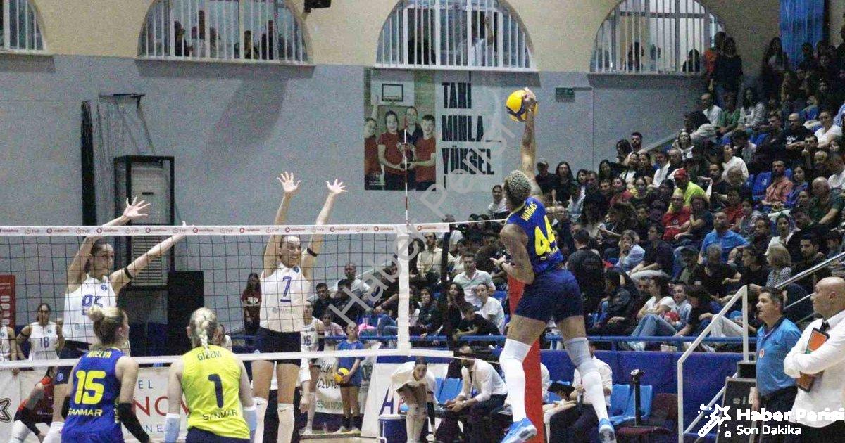 "Fenerbahçe Aydın'da Zorlandı Ama Kazandı: 3-1" başlıklı haber için fotorealistik, profesyonel bir h