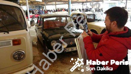 Kütahya Antika Pazarı’nda Klasik Araba Şöleni: Ziyaretçi Akını
