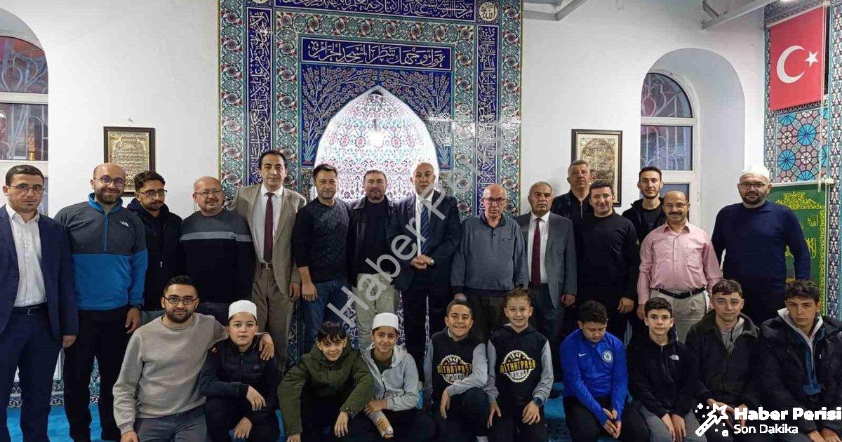 "Emirdağ'da Öğretmenlere Özel Sabah Etkinliği Düzenlendi" başlıklı haber için fotorealistik, profesy