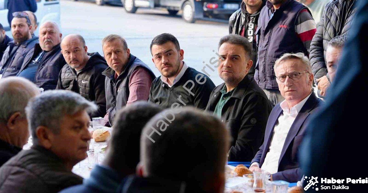 "Baybatur, Manisalı Esnafla Buluştu ve Sorunları Dinledi" başlıklı haber için fotorealistik, profesy