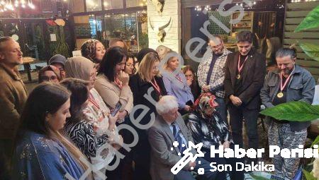 Eski öğrencilerden emekli öğretmene duygusal Öğretmenler Günü