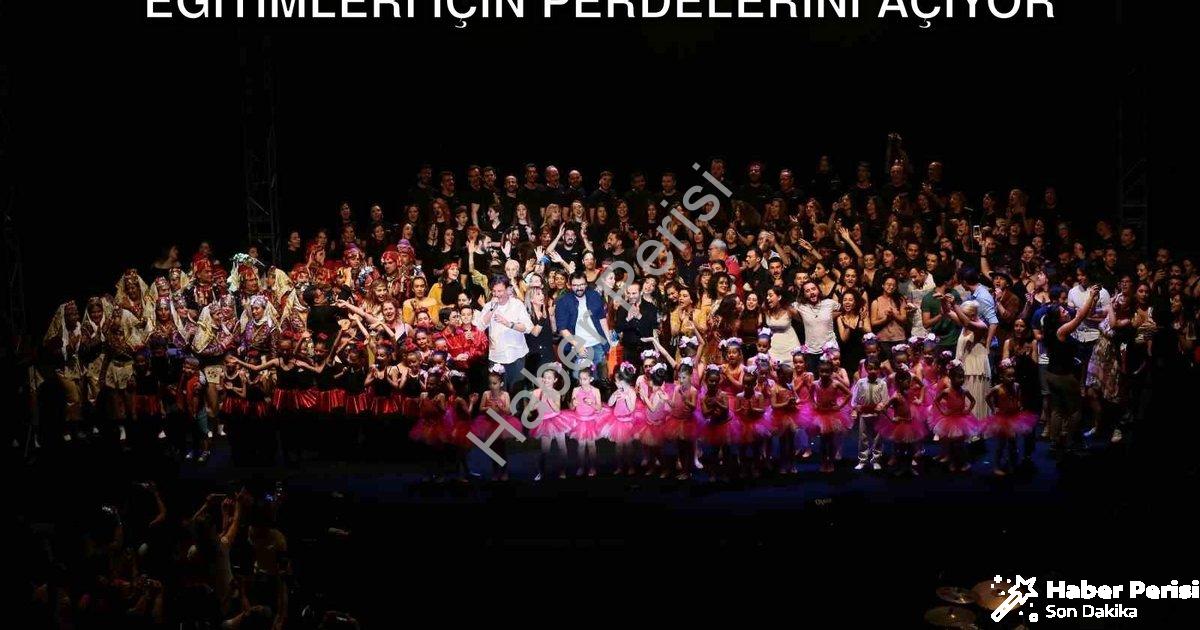 "Folkart Academy 2025-2026 Tiyatro Eğitimleri İçin Perdelerini Açıyor" başlıklı haber için fotoreali