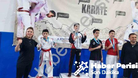 Aliağalı Karateciler Denizli’de Fırtına Gibi Esti: 4 Madalya ile Döndüler