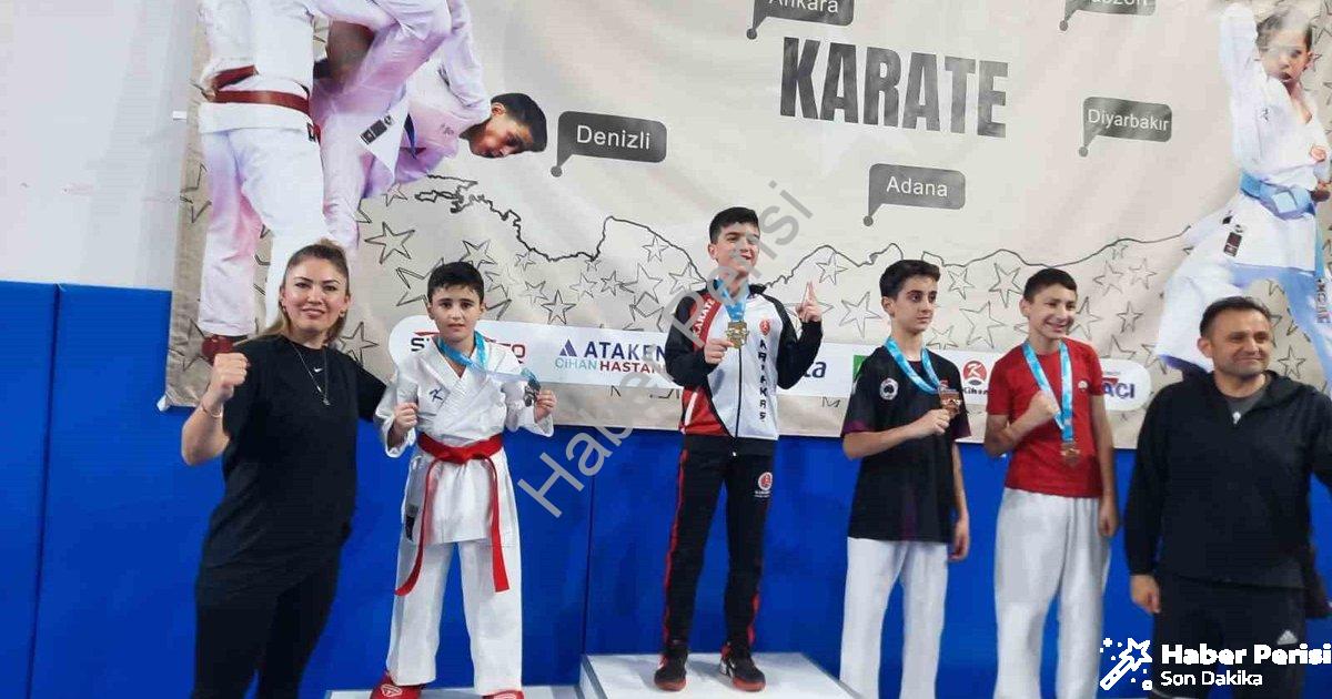 "Aliağalı Karateciler Denizli'de Fırtına Gibi Esti: 4 Madalya ile Döndüler" başlıklı haber için foto