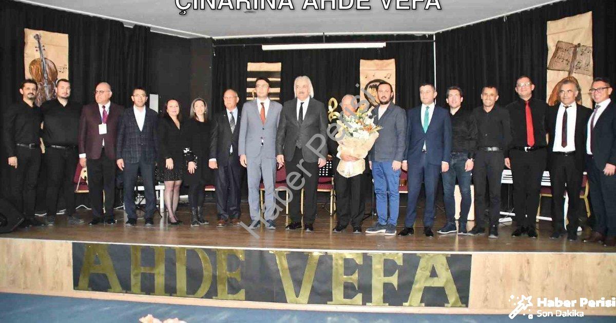 "Söke'de Duygu Dolu Gece: 102 Eğitim Çınarına Ahde Vefa" başlıklı haber için fotorealistik, profesyo