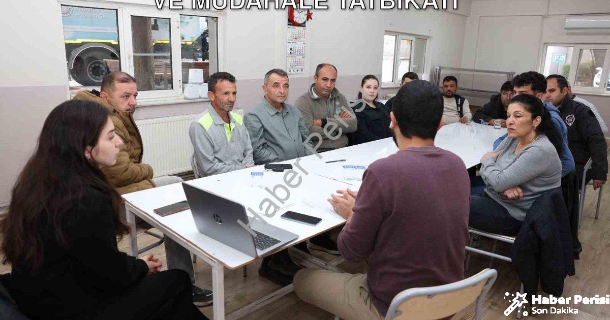 "Denizli OSB'de Nefes Kesen Kimyasal Kaza ve Müdahale Tatbikatı" başlıklı haber için fotorealistik,