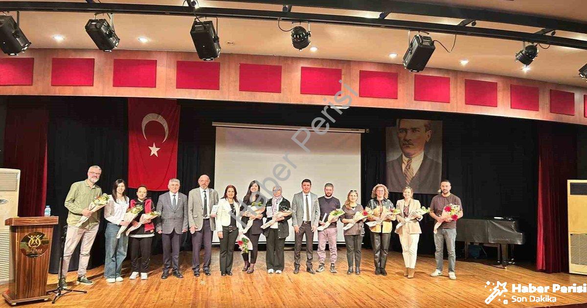 "Nazilli'de Eğitime Dev Destek: Meslek Liseleri Tanıtım Günleri" başlıklı haber için fotorealistik,