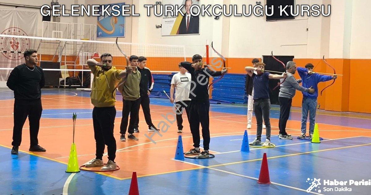 "Sarıgöl'de Ata Sporuna Dev İlgi: Geleneksel Türk Okçuluğu Kursu" başlıklı haber için fotorealistik,