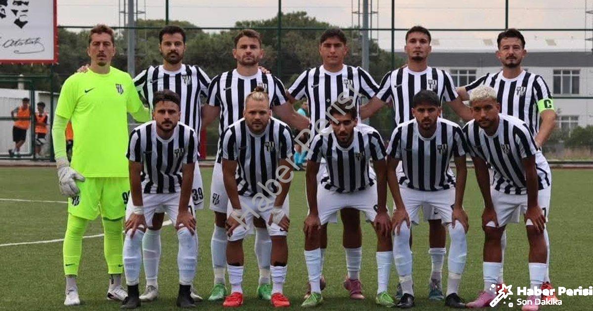 "Aydınspor Kuşadası Deplasmanında Güldü: Nefes Kesen Maçta 5 Gol" başlıklı haber için fotorealistik,