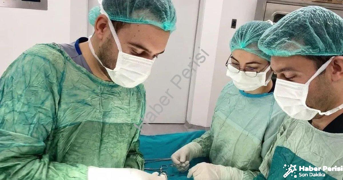 "Şuhut Devlet Hastanesi'nde Kasık Fıtığı Ameliyatında Önemli Başarı" başlıklı haber için fotorealist